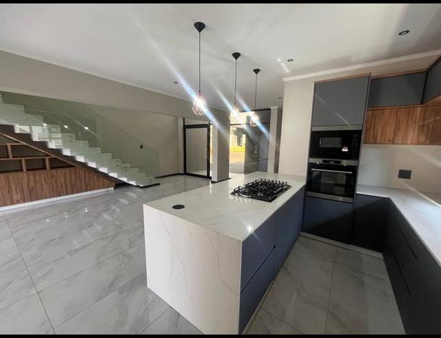 5 BEDROOM HOUSE FOR SALE IN SIX FOUNTAINS RESIDENTIAL ESTATE